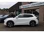 Geely E5 Max+ 68 kWh ZWART-LEDER! 475KM-RIJBEREIK PANO MASSAGE SFEERVERLICHTING LEER STOELVENTILATIE/VERWARMING 360-CAMERA CARPLAY DAB NAVI 19"LMV ENZ!