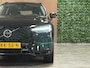 Volvo XC60 T6 AWD Recharge Plus Dark | Facelift | Schuifdak | Trekhaak | 360° Camera | Head-Up Display | Harman Kardon | All Season banden | Adaptieve Cruise Control | Stoelverwarming voor+achter | Stuurwielverwarming | Pilot Assist | BLIS Dode Hoek Detectie | 19 Inch | Elektrische voorstoelen geheugen | Quilted Nordico bekleding | Zitting verlenging voorstoelen | Google Infotainment | Keyless Drive | Parkeersensoren voor+achter | Elektrisch bedienbare achterklep | DAB Radio | Apple Carplay/Android Auto | Draadloos telefoon opladen | Volvo On Call met mobiele App functie | Onyx Black Metallic |