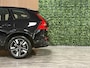 Volvo XC60 T6 AWD Recharge Plus Dark | Facelift | Schuifdak | Trekhaak | 360° Camera | Head-Up Display | Harman Kardon | All Season banden | Adaptieve Cruise Control | Stoelverwarming voor+achter | Stuurwielverwarming | Pilot Assist | BLIS Dode Hoek Detectie | 19 Inch | Elektrische voorstoelen geheugen | Quilted Nordico bekleding | Zitting verlenging voorstoelen | Google Infotainment | Keyless Drive | Parkeersensoren voor+achter | Elektrisch bedienbare achterklep | DAB Radio | Apple Carplay/Android Auto | Draadloos telefoon opladen | Volvo On Call met mobiele App functie | Onyx Black Metallic |
