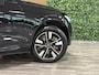 Volvo XC60 T6 AWD Recharge Plus Dark | Facelift | Schuifdak | Trekhaak | 360° Camera | Head-Up Display | Harman Kardon | All Season banden | Adaptieve Cruise Control | Stoelverwarming voor+achter | Stuurwielverwarming | Pilot Assist | BLIS Dode Hoek Detectie | 19 Inch | Elektrische voorstoelen geheugen | Quilted Nordico bekleding | Zitting verlenging voorstoelen | Google Infotainment | Keyless Drive | Parkeersensoren voor+achter | Elektrisch bedienbare achterklep | DAB Radio | Apple Carplay/Android Auto | Draadloos telefoon opladen | Volvo On Call met mobiele App functie | Onyx Black Metallic |