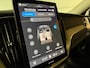 Volvo XC60 T6 AWD Recharge Plus Dark | Facelift | Schuifdak | Trekhaak | 360° Camera | Head-Up Display | Harman Kardon | All Season banden | Adaptieve Cruise Control | Stoelverwarming voor+achter | Stuurwielverwarming | Pilot Assist | BLIS Dode Hoek Detectie | 19 Inch | Elektrische voorstoelen geheugen | Quilted Nordico bekleding | Zitting verlenging voorstoelen | Google Infotainment | Keyless Drive | Parkeersensoren voor+achter | Elektrisch bedienbare achterklep | DAB Radio | Apple Carplay/Android Auto | Draadloos telefoon opladen | Volvo On Call met mobiele App functie | Onyx Black Metallic |