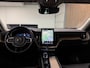 Volvo XC60 T6 AWD Recharge Plus Dark | Facelift | Schuifdak | Trekhaak | 360° Camera | Head-Up Display | Harman Kardon | All Season banden | Adaptieve Cruise Control | Stoelverwarming voor+achter | Stuurwielverwarming | Pilot Assist | BLIS Dode Hoek Detectie | 19 Inch | Elektrische voorstoelen geheugen | Quilted Nordico bekleding | Zitting verlenging voorstoelen | Google Infotainment | Keyless Drive | Parkeersensoren voor+achter | Elektrisch bedienbare achterklep | DAB Radio | Apple Carplay/Android Auto | Draadloos telefoon opladen | Volvo On Call met mobiele App functie | Onyx Black Metallic |