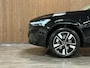 Volvo XC60 T6 AWD Recharge Plus Dark | Facelift | Schuifdak | Trekhaak | 360° Camera | Head-Up Display | Harman Kardon | All Season banden | Adaptieve Cruise Control | Stoelverwarming voor+achter | Stuurwielverwarming | Pilot Assist | BLIS Dode Hoek Detectie | 19 Inch | Elektrische voorstoelen geheugen | Quilted Nordico bekleding | Zitting verlenging voorstoelen | Google Infotainment | Keyless Drive | Parkeersensoren voor+achter | Elektrisch bedienbare achterklep | DAB Radio | Apple Carplay/Android Auto | Draadloos telefoon opladen | Volvo On Call met mobiele App functie | Onyx Black Metallic |