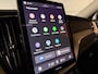Volvo XC60 T6 AWD Recharge Plus Dark | Facelift | Schuifdak | Trekhaak | 360° Camera | Head-Up Display | Harman Kardon | All Season banden | Adaptieve Cruise Control | Stoelverwarming voor+achter | Stuurwielverwarming | Pilot Assist | BLIS Dode Hoek Detectie | 19 Inch | Elektrische voorstoelen geheugen | Quilted Nordico bekleding | Zitting verlenging voorstoelen | Google Infotainment | Keyless Drive | Parkeersensoren voor+achter | Elektrisch bedienbare achterklep | DAB Radio | Apple Carplay/Android Auto | Draadloos telefoon opladen | Volvo On Call met mobiele App functie | Onyx Black Metallic |