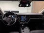 Volvo V60 B3 Momentum Advantage | Trekhaak | Lederen bekleding | Stoel en Stuurwielverwarming | Parkeercamera | Parkeersensoren voor+achter | 17 Inch | Cruise Control | Climate Control L+R | Elektrisch verstelbare lendesteun | DAB Radio | Regensensor | Apple Carplay/Android Auto | Volvo On Call met mobiele App functie | Denim Blue Metallic