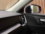 Volvo V60 B3 Momentum Advantage | Trekhaak | Lederen bekleding | Stoel en Stuurwielverwarming | Parkeercamera | Parkeersensoren voor+achter | 17 Inch | Cruise Control | Climate Control L+R | Elektrisch verstelbare lendesteun | DAB Radio | Regensensor | Apple Carplay/Android Auto | Volvo On Call met mobiele App functie | Denim Blue Metallic