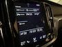 Volvo V60 B3 Momentum Advantage | Trekhaak | Lederen bekleding | Stoel en Stuurwielverwarming | Parkeercamera | Parkeersensoren voor+achter | 17 Inch | Cruise Control | Climate Control L+R | Elektrisch verstelbare lendesteun | DAB Radio | Regensensor | Apple Carplay/Android Auto | Volvo On Call met mobiele App functie | Denim Blue Metallic