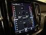 Volvo V60 B3 Momentum Advantage | Trekhaak | Lederen bekleding | Stoel en Stuurwielverwarming | Parkeercamera | Parkeersensoren voor+achter | 17 Inch | Cruise Control | Climate Control L+R | Elektrisch verstelbare lendesteun | DAB Radio | Regensensor | Apple Carplay/Android Auto | Volvo On Call met mobiele App functie | Denim Blue Metallic