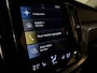 Volvo V60 B3 Momentum Advantage | Trekhaak | Lederen bekleding | Stoel en Stuurwielverwarming | Parkeercamera | Parkeersensoren voor+achter | 17 Inch | Cruise Control | Climate Control L+R | Elektrisch verstelbare lendesteun | DAB Radio | Regensensor | Apple Carplay/Android Auto | Volvo On Call met mobiele App functie | Denim Blue Metallic
