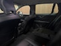 Volvo V60 B3 Momentum Advantage | Trekhaak | Lederen bekleding | Stoel en Stuurwielverwarming | Parkeercamera | Parkeersensoren voor+achter | 17 Inch | Cruise Control | Climate Control L+R | Elektrisch verstelbare lendesteun | DAB Radio | Regensensor | Apple Carplay/Android Auto | Volvo On Call met mobiele App functie | Denim Blue Metallic