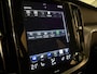 Volvo V60 B3 Momentum Advantage | Trekhaak | Lederen bekleding | Stoel en Stuurwielverwarming | Parkeercamera | Parkeersensoren voor+achter | 17 Inch | Cruise Control | Climate Control L+R | Elektrisch verstelbare lendesteun | DAB Radio | Regensensor | Apple Carplay/Android Auto | Volvo On Call met mobiele App functie | Denim Blue Metallic