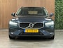 Volvo V60 B3 Momentum Advantage | Trekhaak | Lederen bekleding | Stoel en Stuurwielverwarming | Parkeercamera | Parkeersensoren voor+achter | 17 Inch | Cruise Control | Climate Control L+R | Elektrisch verstelbare lendesteun | DAB Radio | Regensensor | Apple Carplay/Android Auto | Volvo On Call met mobiele App functie | Denim Blue Metallic