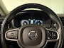 Volvo V60 B3 Momentum Advantage | Trekhaak | Lederen bekleding | Stoel en Stuurwielverwarming | Parkeercamera | Parkeersensoren voor+achter | 17 Inch | Cruise Control | Climate Control L+R | Elektrisch verstelbare lendesteun | DAB Radio | Regensensor | Apple Carplay/Android Auto | Volvo On Call met mobiele App functie | Denim Blue Metallic
