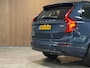 Volvo XC90 T8 AWD Recharge Ultra Dark | Vol! | Bowers & Wilkins | Luchtvering | Stoelventilatie | Trekhaak | All Season banden | 360 Camera | Head-Up Display | Stoelmassage | 455pk | Adaptieve Cruise Control | Stoelverwarming voor+achter | Stuurwielverwarming | Schuifdak | 21 Inch | Full LED Meesturende koplampen | Gelamineerde/geluidwerende zijruiten | Pilot Assist | BLIS Dode Hoek Detectie | Alcantara hemelbekleding | Lederen handgrepen en zonnekleppen | Elektrische voorstoelen geheugen | Nappa Lederen bekleding | Zitting verlenging voorstoelen | Lederen Dashboard | Google Infotainment | Keyless Drive | Parkeersensoren voor+achter | Elektrisch bedienbare achterklep | Geïntegreerde zongordijnen achterportieren | Geïntegreerd kinderzitje achterin | Verlichte instaplijsten | 7-Persoons | 4-Zone Climate Control | DAB Radio | Apple Carplay/Android Auto | Alarm Klasse III | Draadloos telefoon opladen | Volvo On Call met mobiele App functie | Denim Blue Metallic |