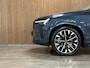 Volvo XC90 T8 AWD Recharge Ultra Dark | Vol! | Bowers & Wilkins | Luchtvering | Stoelventilatie | Trekhaak | All Season banden | 360 Camera | Head-Up Display | Stoelmassage | 455pk | Adaptieve Cruise Control | Stoelverwarming voor+achter | Stuurwielverwarming | Schuifdak | 21 Inch | Full LED Meesturende koplampen | Gelamineerde/geluidwerende zijruiten | Pilot Assist | BLIS Dode Hoek Detectie | Alcantara hemelbekleding | Lederen handgrepen en zonnekleppen | Elektrische voorstoelen geheugen | Nappa Lederen bekleding | Zitting verlenging voorstoelen | Lederen Dashboard | Google Infotainment | Keyless Drive | Parkeersensoren voor+achter | Elektrisch bedienbare achterklep | Geïntegreerde zongordijnen achterportieren | Geïntegreerd kinderzitje achterin | Verlichte instaplijsten | 7-Persoons | 4-Zone Climate Control | DAB Radio | Apple Carplay/Android Auto | Alarm Klasse III | Draadloos telefoon opladen | Volvo On Call met mobiele App functie | Denim Blue Metallic |