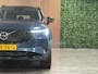Volvo XC90 T8 AWD Recharge Ultra Dark | Vol! | Bowers & Wilkins | Luchtvering | Stoelventilatie | Trekhaak | All Season banden | 360 Camera | Head-Up Display | Stoelmassage | 455pk | Adaptieve Cruise Control | Stoelverwarming voor+achter | Stuurwielverwarming | Schuifdak | 21 Inch | Full LED Meesturende koplampen | Gelamineerde/geluidwerende zijruiten | Pilot Assist | BLIS Dode Hoek Detectie | Alcantara hemelbekleding | Lederen handgrepen en zonnekleppen | Elektrische voorstoelen geheugen | Nappa Lederen bekleding | Zitting verlenging voorstoelen | Lederen Dashboard | Google Infotainment | Keyless Drive | Parkeersensoren voor+achter | Elektrisch bedienbare achterklep | Geïntegreerde zongordijnen achterportieren | Geïntegreerd kinderzitje achterin | Verlichte instaplijsten | 7-Persoons | 4-Zone Climate Control | DAB Radio | Apple Carplay/Android Auto | Alarm Klasse III | Draadloos telefoon opladen | Volvo On Call met mobiele App functie | Denim Blue Metallic |