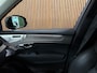 Volvo XC90 T8 AWD Recharge Ultra Dark | Vol! | Bowers & Wilkins | Luchtvering | Stoelventilatie | Trekhaak | All Season banden | 360 Camera | Head-Up Display | Stoelmassage | 455pk | Adaptieve Cruise Control | Stoelverwarming voor+achter | Stuurwielverwarming | Schuifdak | 21 Inch | Full LED Meesturende koplampen | Gelamineerde/geluidwerende zijruiten | Pilot Assist | BLIS Dode Hoek Detectie | Alcantara hemelbekleding | Lederen handgrepen en zonnekleppen | Elektrische voorstoelen geheugen | Nappa Lederen bekleding | Zitting verlenging voorstoelen | Lederen Dashboard | Google Infotainment | Keyless Drive | Parkeersensoren voor+achter | Elektrisch bedienbare achterklep | Geïntegreerde zongordijnen achterportieren | Geïntegreerd kinderzitje achterin | Verlichte instaplijsten | 7-Persoons | 4-Zone Climate Control | DAB Radio | Apple Carplay/Android Auto | Alarm Klasse III | Draadloos telefoon opladen | Volvo On Call met mobiele App functie | Denim Blue Metallic |