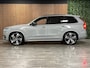 Volvo XC90 T8 AWD Recharge Ultra Dark | Vol! | Bowers & Wilkins | R-Design interieur! | Luchtvering | 360 Camera | Head-Up Display | 455pk | Adaptieve Cruise Control | Stoelverwarming voor+achter | Stuurwielverwarming | Schuifdak | 22 Inch | Full LED Meesturende koplampen | Gelamineerde/geluidwerende zijruiten | Pilot Assist | BLIS Dode Hoek Detectie | Alcantara hemelbekleding | Lederen handgrepen en zonnekleppen | Elektrische voorstoelen geheugen | R-Design Contour Stoelen Nappa Leder met wit stiksel en bies | Zitting verlenging voorstoelen | Lederen Dashboard | Google Infotainment | Keyless Drive | Parkeersensoren voor+achter | Privacy Glass | Elektrisch bedienbare achterklep | Geïntegreerde zongordijnen achterportieren | Geïntegreerd kinderzitje achterin | Verlichte instaplijsten | 7-Persoons | 4-Zone Climate Control | DAB Radio | Apple Carplay/Android Auto | Draadloos telefoon opladen | Volvo On Call met mobiele App functie | Vapour Grey Metallic |