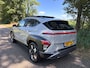 Hyundai Kona 1.6 GDI HEV Premium Sky Automaat Glazen schuif- en kanteldak, Luxe uitvoering!