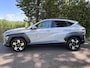 Hyundai Kona 1.6 GDI HEV Premium Sky Automaat Glazen schuif- en kanteldak, Luxe uitvoering!