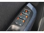Lynk & Co 02 Core | 1600KG Trekgewicht | Stoelverwarming | Apple CarPlay | Android Auto | Achteruitrijcamera | Panoramadak | Elektrische Achterklep | Keyles Entry | Regensensor |