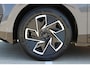 Lynk & Co 02 Core | 1600KG Trekgewicht | Stoelverwarming | Apple CarPlay | Android Auto | Achteruitrijcamera | Panoramadak | Elektrische Achterklep | Keyles Entry | Regensensor |
