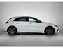 Mercedes-Benz A-klasse 180 Star Edition AMG Line Plus | Night pakket | Panorama Schuifdak | Cognac AMG interieur | Memory Seats | Parkeerpakket met 360°-camera | Head-Up display | Sfeerverlichting | Keyless Go pakket Inclusief 24 maanden MB Certified garantie voor Europa.