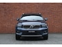 Volvo XC40 1.5 T5 Recharge Inscription | Panoramisch schuif-/ kanteldak | Trekhaak, inklapbaar | Elektrisch verstelbare voorstoelen met geheugenfunctie | 360 graden camera | Harman Kardon | Standkachel | Stoelverwarming | Full led koplampen | Adaptieve cruise control | Apple carplay/ Android auto