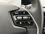 Kia EV6 Edition 77.4 kWh / SOH 100% / Fabrieksgarantie tot 18-06-2032 / 1.600 kg trekgewicht / Android Auto & Apple Carplay / Navigatie / Cruise Control Adaptief / Climate Control / DAB / Draadloze Telefoonlader / Camera / Parkeerassistent / 19" Lichtmetalen Wielen / Keyless entry & start /
