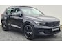 Volvo XC40 2.0 B3 Ultra Black Edition Lounge Pack - 20” Wielen - Panoramadak - Harman Kardon Audio - 360 Cam - Alarm - Climate - R980 Interieur – Power seat met memory - Full led koplampen
