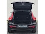 Volvo XC40 2.0 B3 Ultra Black Edition Lounge Pack - 20” Wielen - Panoramadak - Harman Kardon Audio - 360 Cam - Alarm - Climate - R980 Interieur – Power seat met memory - Full led koplampen