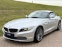 BMW Z4 Roadster sDrive23i Executive Orig. NL Auto | NAP | Design Pure White | Premium HiFi | Bluetooth telefonie & audio | Apple CarPlay / Android Auto via MMI