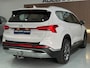 Hyundai Santa Fe 1.6 T-GDI PHEV Comfort Smart Sky 265 PK / Lederen interieur / Elektrische stoelen / Navigatie full map / etc…
