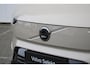 Volvo EX90 Twin Motor Ultra 7p. 111 kWh | Panoramadak | Bose Premium audio | Adaptieve Cruise Control & Pilot Assist | Elektrische voorstoelen, achterbank en stuurwiel | 360 Camera | Alarmklasse 3 | Warmtepomp | 22" Y-Spaaks velgen | Elektrische trekhaak |