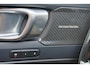 Volvo XC40 T4 Recharge Ultimate Dark - Panorama/schuifdak - IntelliSafe Assist & Surround - 360º Camera - Harman Kardon audio - Verwarmde voorstoelen & stuur - Elektr. bedienb. voorstoelen met geheugen links - Draadloze tel. lader - Extra getint glas - Inklapbare trekhaak - 19' LMV