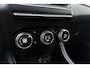 Renault Captur 1.0 TCe 100pk Bi-Fuel LPG Intens | Navigatie | Trekhaak | Achteruitrijcamera | Climate control | Cruise control | Parkeersensoren | 17" Lichtmetalen velgen