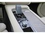 Volvo XC90 T8 Recharge AWD Inscription - LONG RANGE - Luchtvering - Panoramisch schuif-/kanteldak - Intellisafe Assist / Surround - Parkeerverwarming - Harman Kardon Audio - Head-up Display - Elektrisch bed. voorstoelen - Leder - Verwarmbare voorstoelen/achterbank - Verwarmbaar stuurwiel - Getint glas - 20' LMV