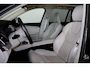 Volvo XC90 T8 Recharge AWD Inscription - LONG RANGE - Luchtvering - Panoramisch schuif-/kanteldak - Intellisafe Assist / Surround - Parkeerverwarming - Harman Kardon Audio - Head-up Display - Elektrisch bed. voorstoelen - Leder - Verwarmbare voorstoelen/achterbank - Verwarmbaar stuurwiel - Getint glas - 20' LMV