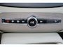 Volvo XC90 T8 Recharge AWD Inscription - LONG RANGE - Luchtvering - Panoramisch schuif-/kanteldak - Intellisafe Assist / Surround - Parkeerverwarming - Harman Kardon Audio - Head-up Display - Elektrisch bed. voorstoelen - Leder - Verwarmbare voorstoelen/achterbank - Verwarmbaar stuurwiel - Getint glas - 20' LMV