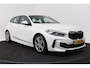 BMW 1-Serie 118i High Executive (TREKHAAK, CAMERA, SFEERVERLICHTING, DEALER ONDERHOUDEN)