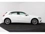 Mercedes-Benz A-klasse 220 Advantage (SFEERVERLICHTING, NAVIGATIE, CAMERA, STOELVERWARMING, LEDER)