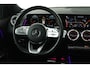 Mercedes-Benz GLB 200 Business Solution AMG (PANORAMADAK, SFEERVERLICHTING, TREKHAAK WEGKLAPBAAR, STOELVERWARMING, ELEKTR STOELEN)