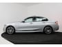 BMW 3-Serie 320i Executive Edition (PANORAMADAK, SFEERVERLICHTING, PDC, DEALER ONDERHOUDEN)