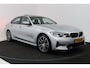 BMW 3-Serie 320i Executive Edition (PANORAMADAK, SFEERVERLICHTING, PDC, DEALER ONDERHOUDEN)