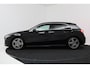 Mercedes-Benz A-klasse 200 Business Solution AMG (NAVIGATIE, CAMERA, STOELVERWARMING, LED, PDC)