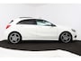 Mercedes-Benz A-klasse 200 Ambition Automaat (PANORAMADAK, STOELVERWARMING, NAVIGATIE, PARKEERSENSOREN)