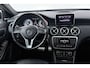 Mercedes-Benz A-klasse 200 Ambition Automaat (PANORAMADAK, STOELVERWARMING, NAVIGATIE, PARKEERSENSOREN)