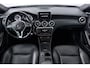Mercedes-Benz A-klasse 200 Ambition Automaat (PANORAMADAK, STOELVERWARMING, NAVIGATIE, PARKEERSENSOREN)