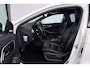 Mercedes-Benz A-klasse 200 Ambition Automaat (PANORAMADAK, STOELVERWARMING, NAVIGATIE, PARKEERSENSOREN)