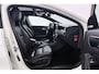Mercedes-Benz A-klasse 200 Ambition Automaat (PANORAMADAK, STOELVERWARMING, NAVIGATIE, PARKEERSENSOREN)